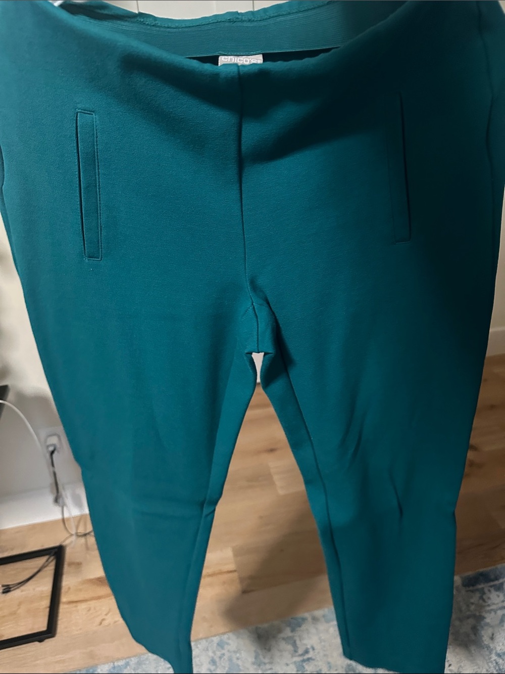 Chico’s teal green pull on streach pants slim fit with 2 faux pockets ankle fit
